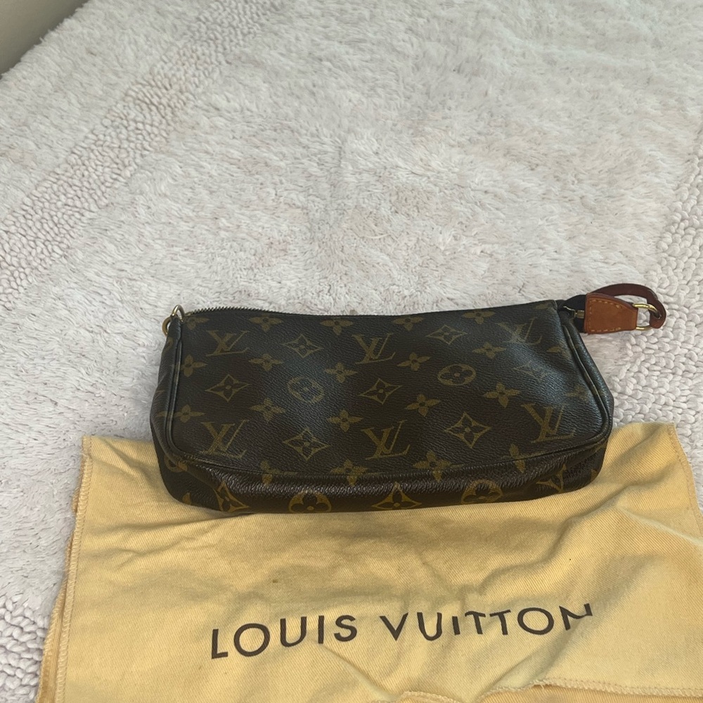 Louis Vuitton Monogram Pochette Accessoires Shoulder Bag LV Clutch - Picture 3 of 13